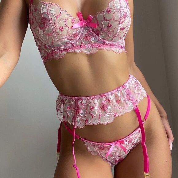 Sexy Sheer Floral Embroidered Lingerie Set - Picture 8 of 13